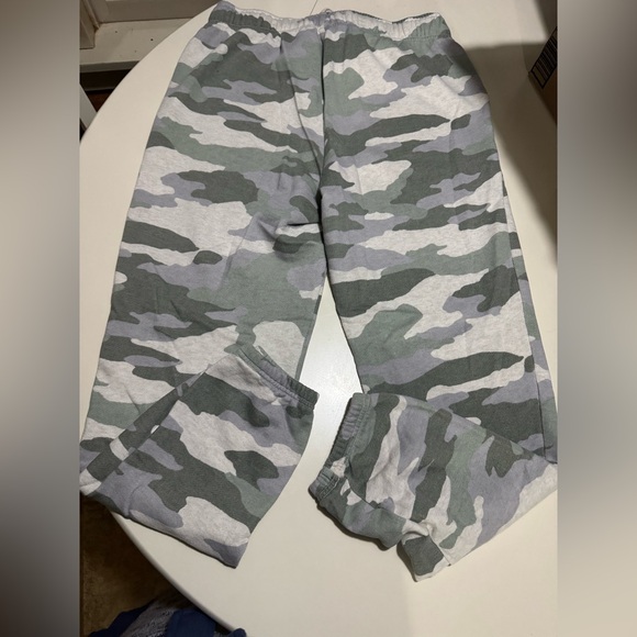 Aerie Kids Gray Camouflage Joggers Sz medium long - Picture 2 of 3
